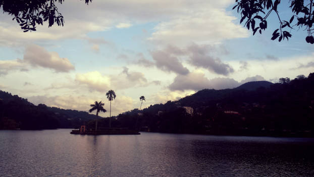 Kandy - Kandy lake
