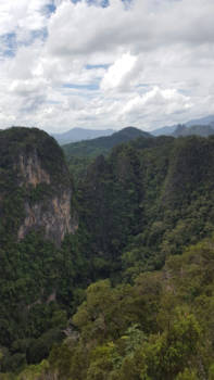 Thailand - Krabi: uitzicht vanaf de Tiger Cave tempel na het beklimmen van 1137 treden
