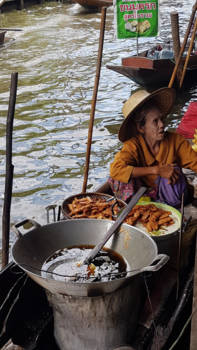 Thailand - mijn oma verkoopt gefrituurde banananen
