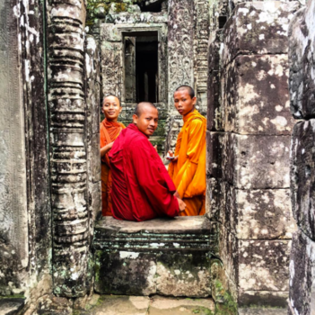 Angkor Wat - Monniken in een van de tempels