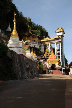 Myanmar - Pindaya Boeddha-cave in bijna Disney-achtige stijl