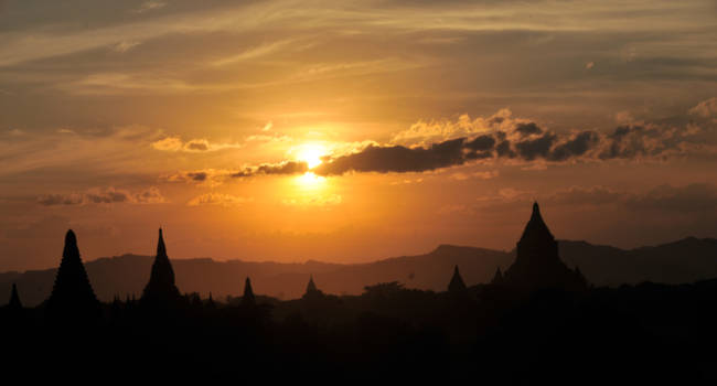 Myanmar - Zonsondergang over Bagan