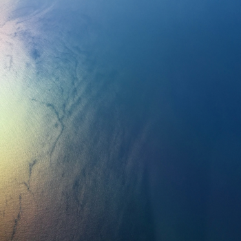 Zuid-Korea - Rainbow colors in the Japanese Ocean