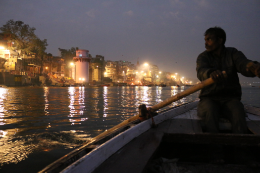 Varanasi - Varend over de Ganges