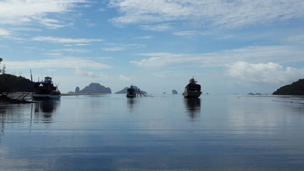 Rondreis Thailand in twee weken - Mooie oude schippersboten aan de horizon!