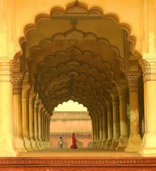 India - Met lichte tred door Agra fort.