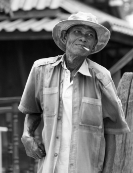 Thailand - Man met sigaret