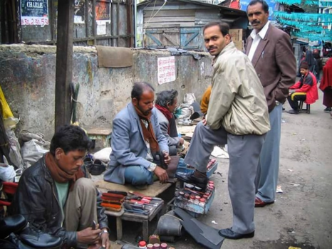 India - The shoeshine boy
