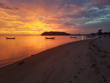 Koh Phangan - I'd rather watch sunsets then netflix