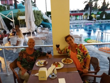 Turkije - Eten aan het zwembad bij het hotel