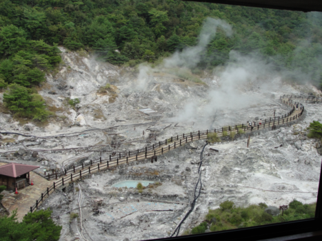 Japan - Unzen: mysterieuze fosfordampen uit de aarde