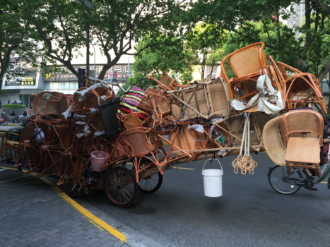 China - Wie wil een stoel?