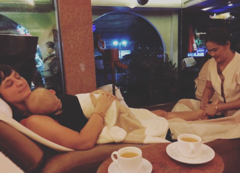 Bangkok - his first Thai massage ( Bangkok / 6 months old)