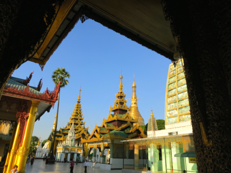 Myanmar - Goud wat de klok slaat.