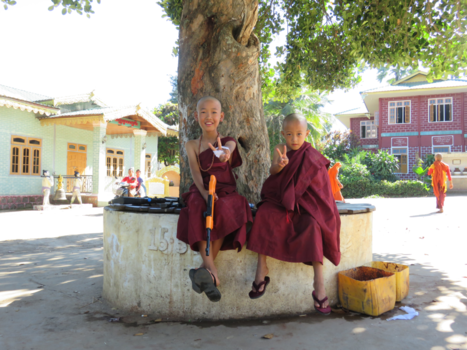 Inle Lake - Jonge monniken in Myanmar