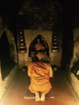 Thailand - Biddende monnik in Chiang Mai