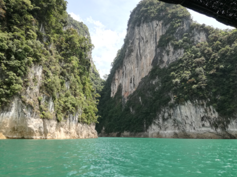 Khao Sok National Park - Rotsen en turquoise water
