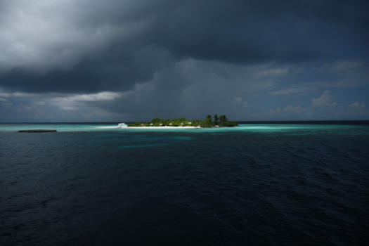 Malediven - aparte lucht tijdens eclips Malediven 15-01-2010