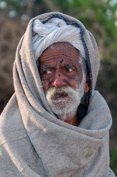 India - Bejaarde man in Jojawer