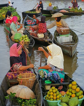Rondreis door Maleisisch Borneo - Floating market