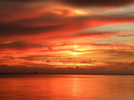 Rondreis door Maleisisch Borneo - Sunset at Mantanani Island  Borneo)