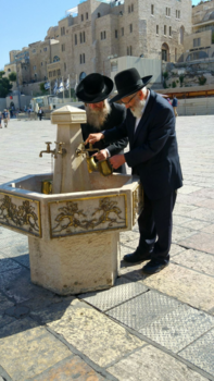 Jeruzalem - Ritueel handen reinigen.