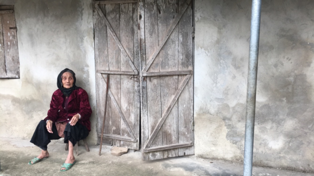 Rondreis Vietnam in vier weken - This Beautiful women in Vietnam is hundred years old