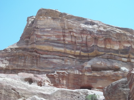 Jordanië - kleurrijke rotsformatie