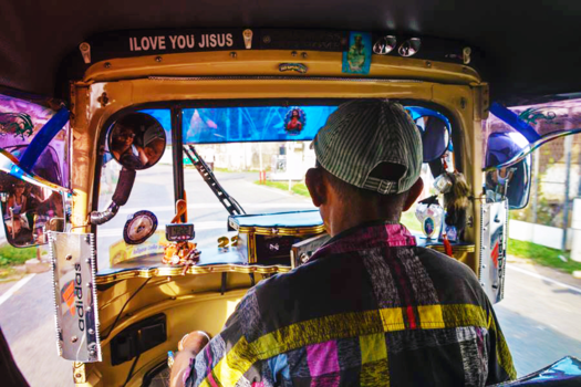 Sri Lanka - Roadtripping in a colourful tuktuk