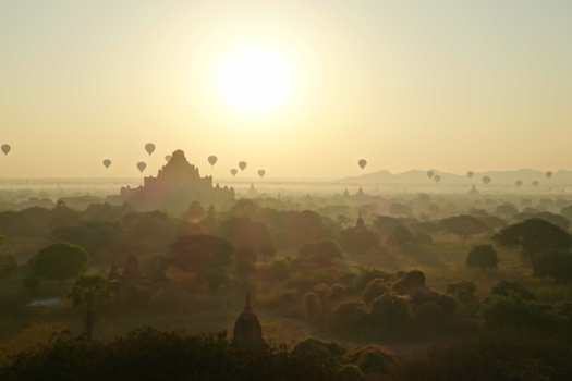 Myanmar - Sunrise in Bagan