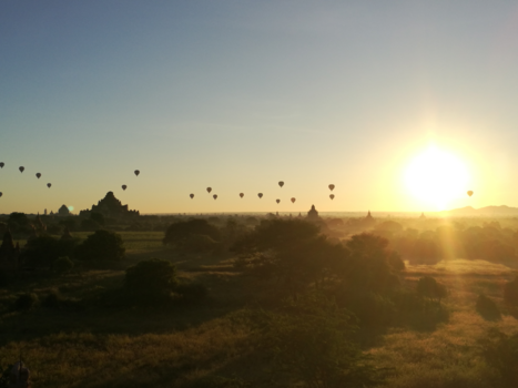 Bagan - Zonsopgang vanaf een tempel