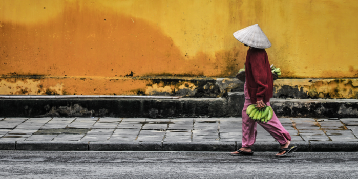 Hoi An - Vietnamees bananenvrouwtje op pad