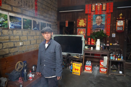 Yangshuo - Trots op zijn huis