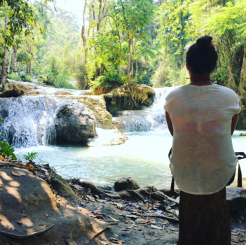 Luang Prabang - Luisteren hoe het blauwe water van de Kuang Si waterval valt