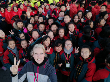 China - Toeristische attractie als 1.90 meter blonde vrouw uit Nederland