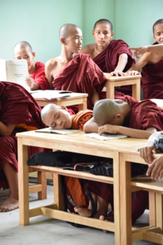 Myanmar - Studie-uur monniken