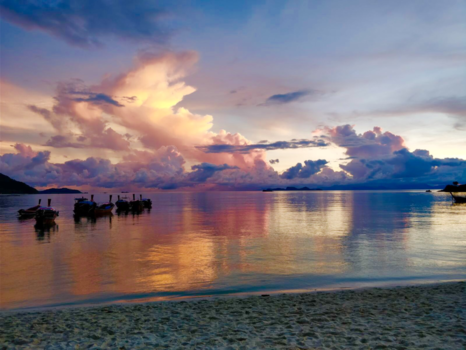 Eilandhoppen in Thailand - Kleurrijke zonsopgang op Koh Lipe