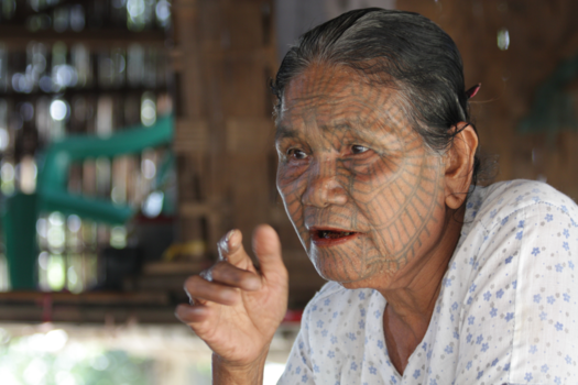 Myanmar - Een van de laatste getatoueerde Chinvrouwen in Rakhine vertelt: teloorgang en winst..
