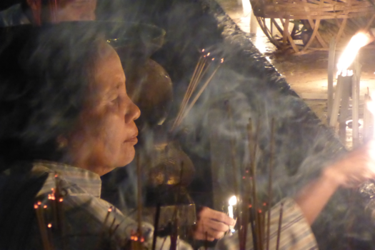 Myanmar - Devotie bij de gouden rots