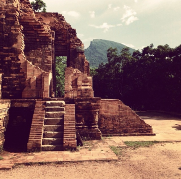 Koh Rong - Ruïnes in Hanoi