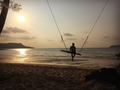 Cambodja - The sun goes doen. The stars come out. And all that count, is here right now.