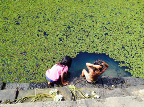 Angkor Wat - Kids playing at Ankor wat