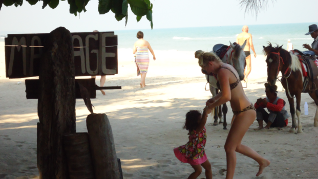 Thailand - Een thais meisje ontmoet, en wat hebben we veel samen gespeeld en gedanst!