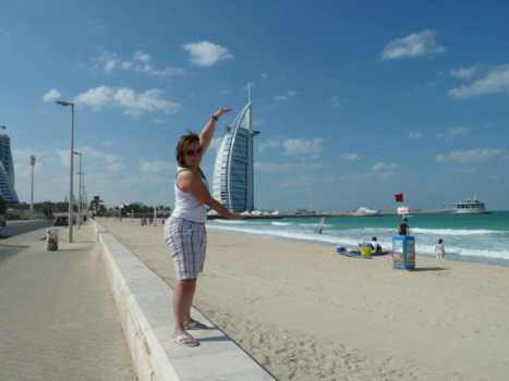 Dubai - Burj al Arab in one hand!