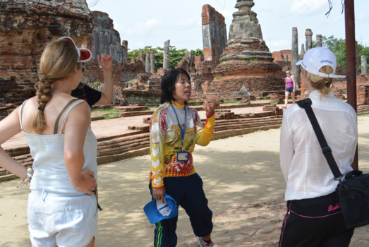 Ayutthaya - Super gids die heel veel informatie wist te vertellen over de tempels.