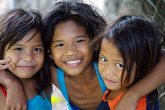 Filipijnen - vrolijke Aeta meisjes