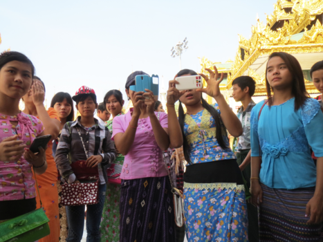 Schwedagon Pagode - Bij deze toeristentrekker was ik zelf een grote bezienswaardigheid!