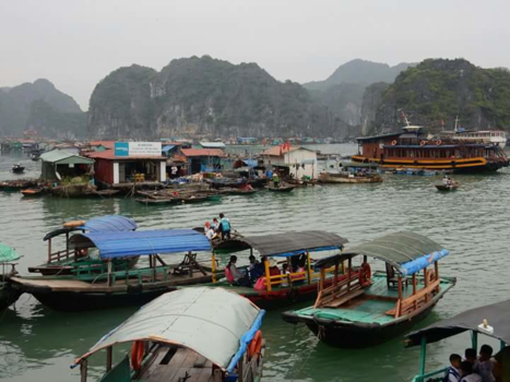 Vietnam - Floating market halong bay