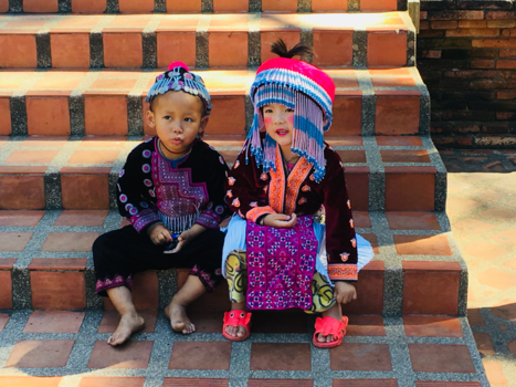 Chiang Mai - Verkleedde kinderen Doi Suthep tempel