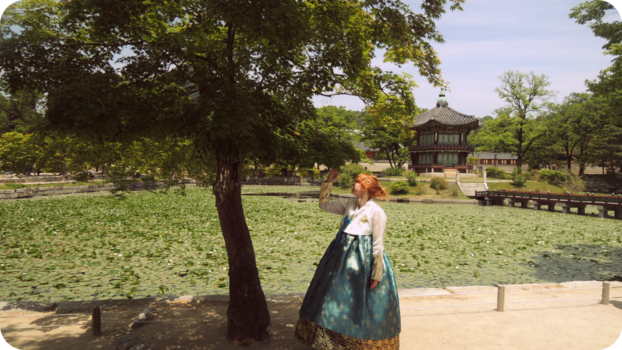 Zuid-Korea - Wearing a traditional hanbok